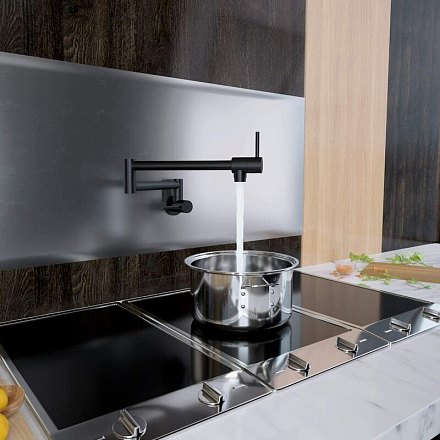 Pot Filler кран над плитой черный